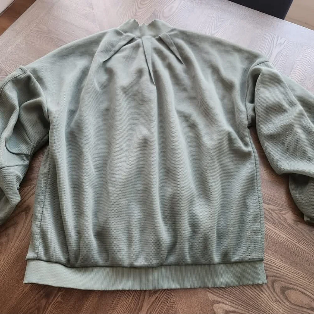 alo Yoga Bomber Field Jacket in Olive Drab Green sz Small oversized